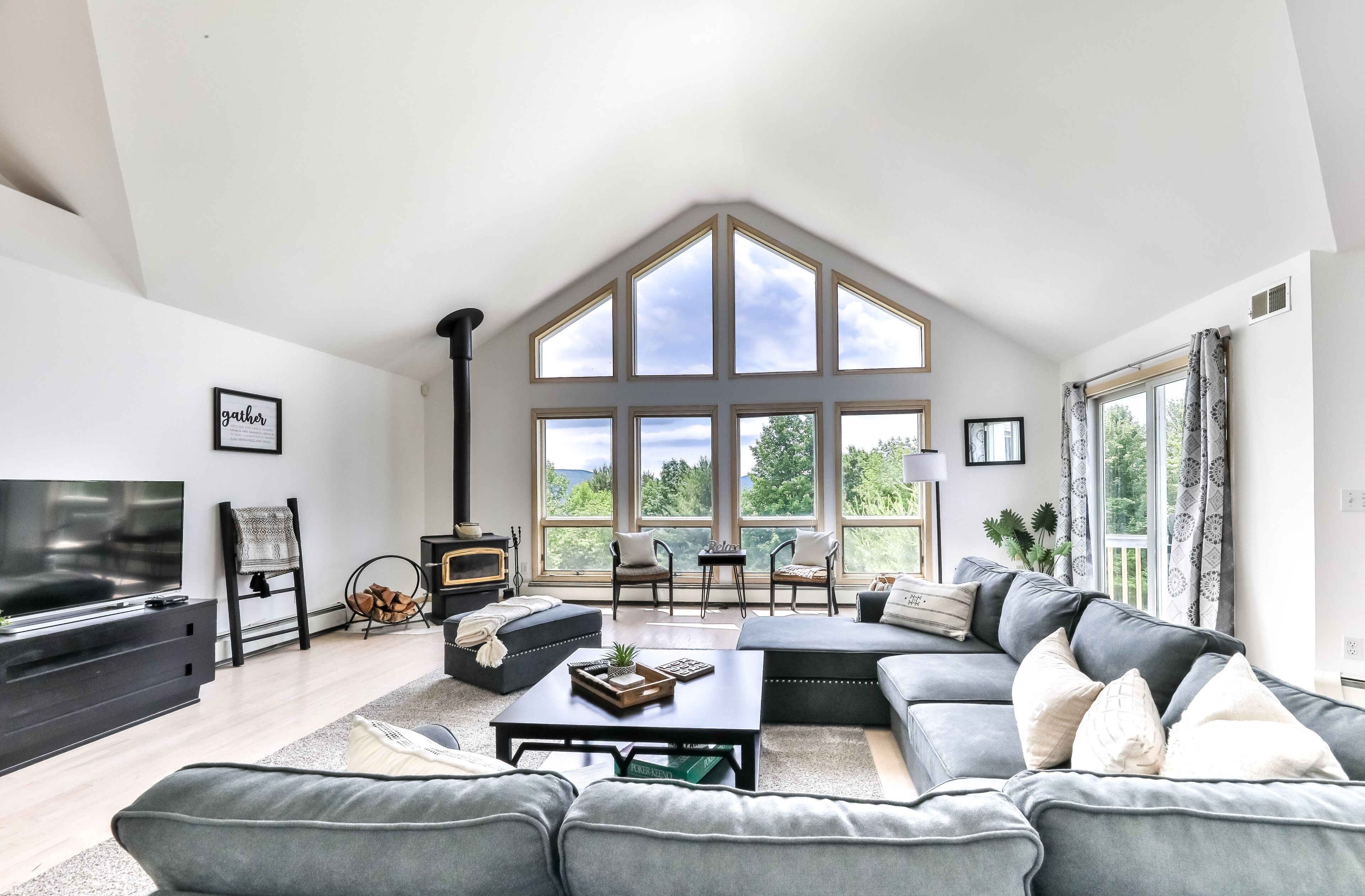 Chalet near Windham w/ hot tub