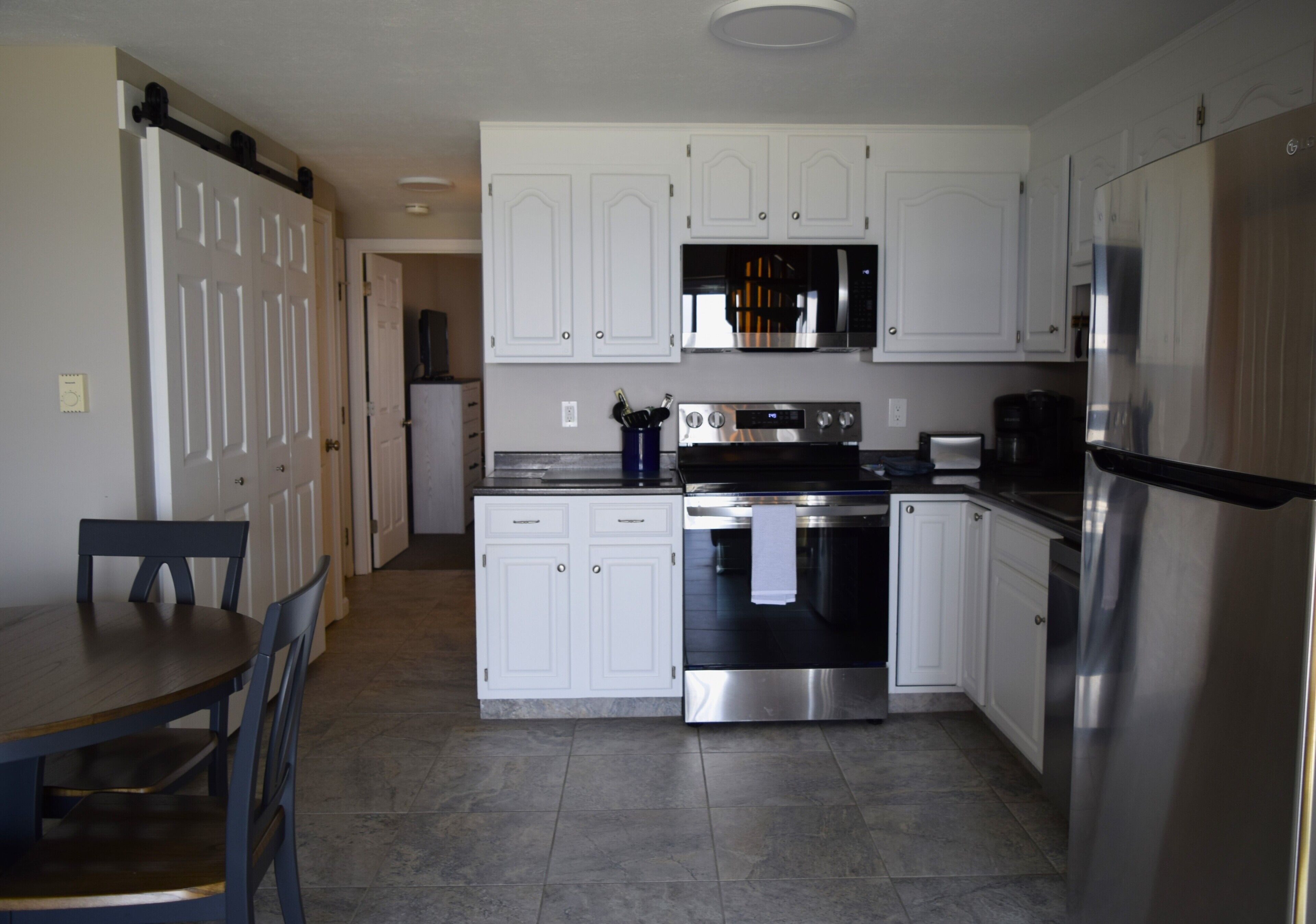 冰箱、微波炉、烤箱、炉灶