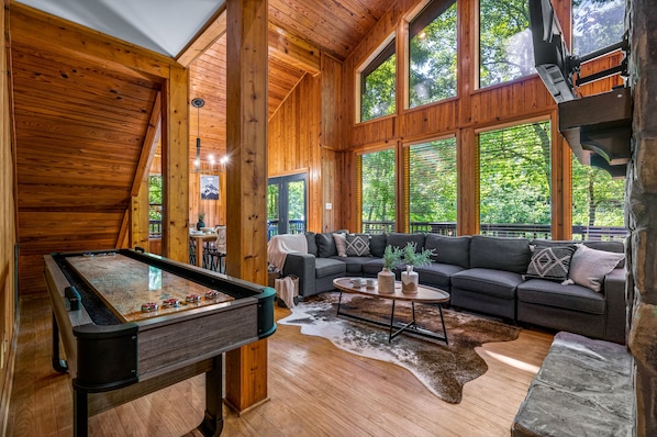 Lounge in the Living Room with Friends & Family w/ large stunning cabin windows