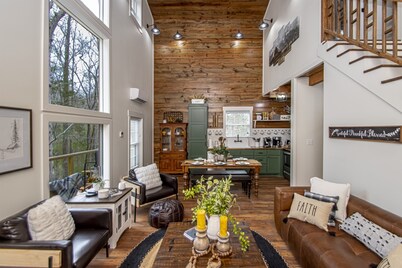 Couples Tree Loft  Rock Hot Tub Buffalo River