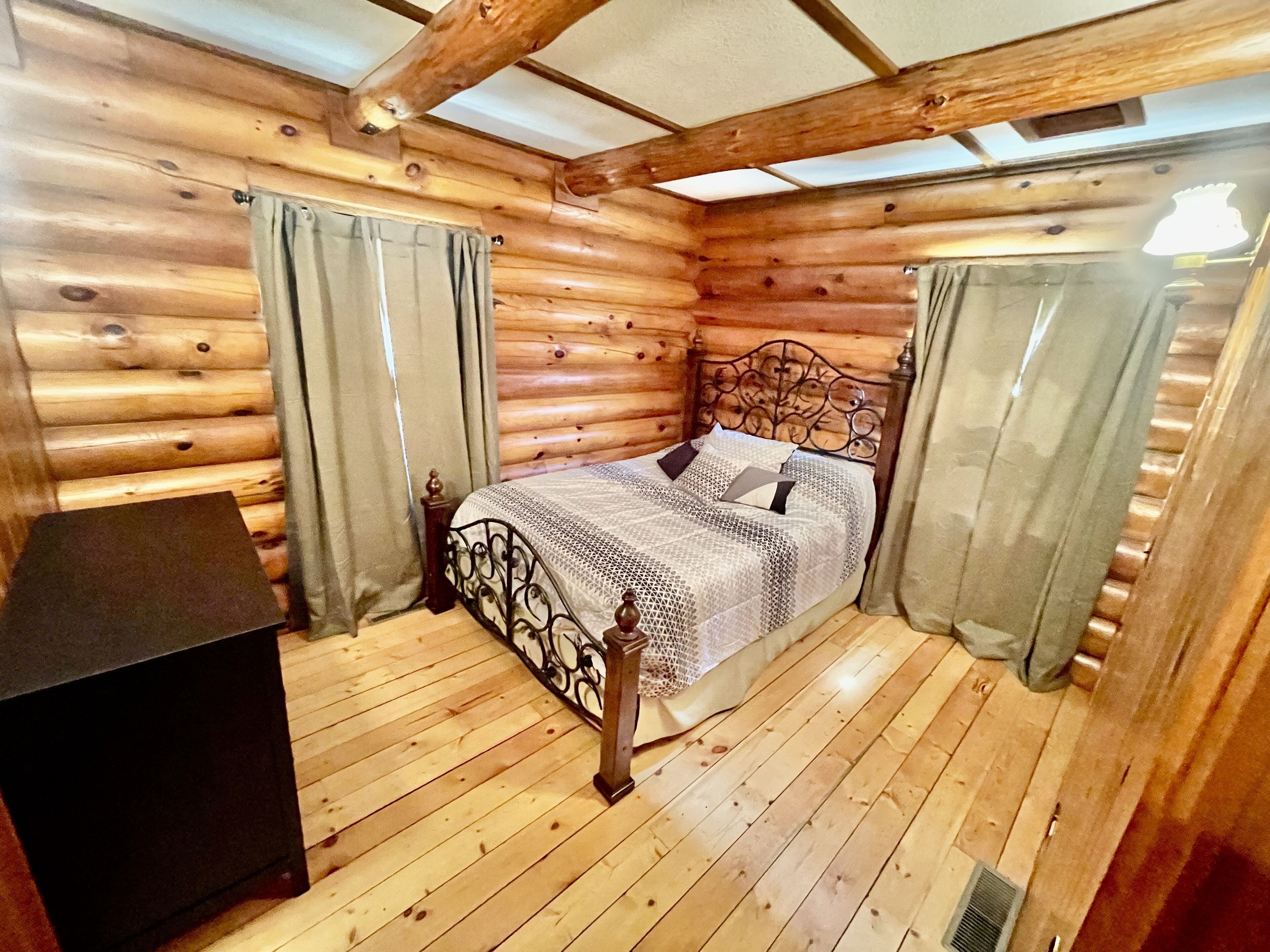 Clean Log Cabin in Trout Fishing mecca!!!!