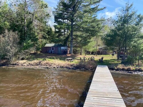 The Edgewater Cabin-Lakeside Paradise