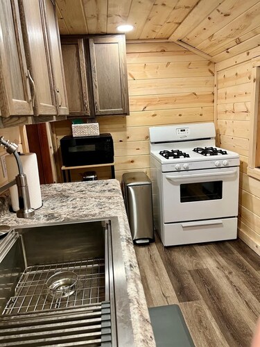 The Edgewater Cabin-Lakeside Paradise