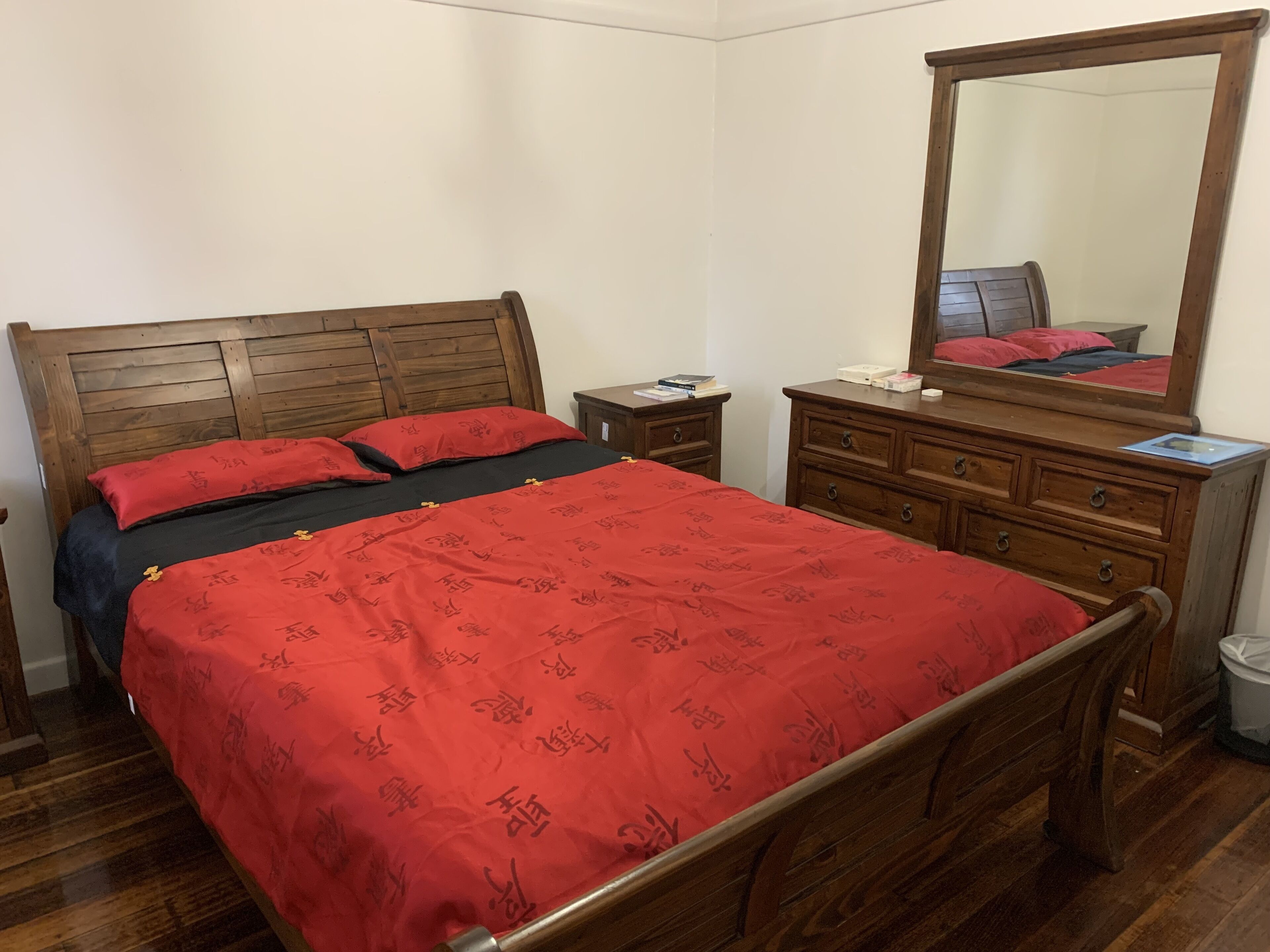 Daffodil Room - 5 min walk to Edwards lake