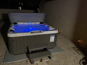 Terrace/patio - Spacious beautiful ranch house, hot tub & basketball court, near WestWorld, TPC. (Scottsdale)