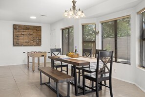 Dining - Spacious beautiful ranch house, hot tub & basketball court, near WestWorld, TPC. (Scottsdale)
