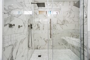Hair dryer, towels, soap, shampoo - Spacious beautiful ranch house, hot tub & basketball court, near WestWorld, TPC. (Scottsdale)