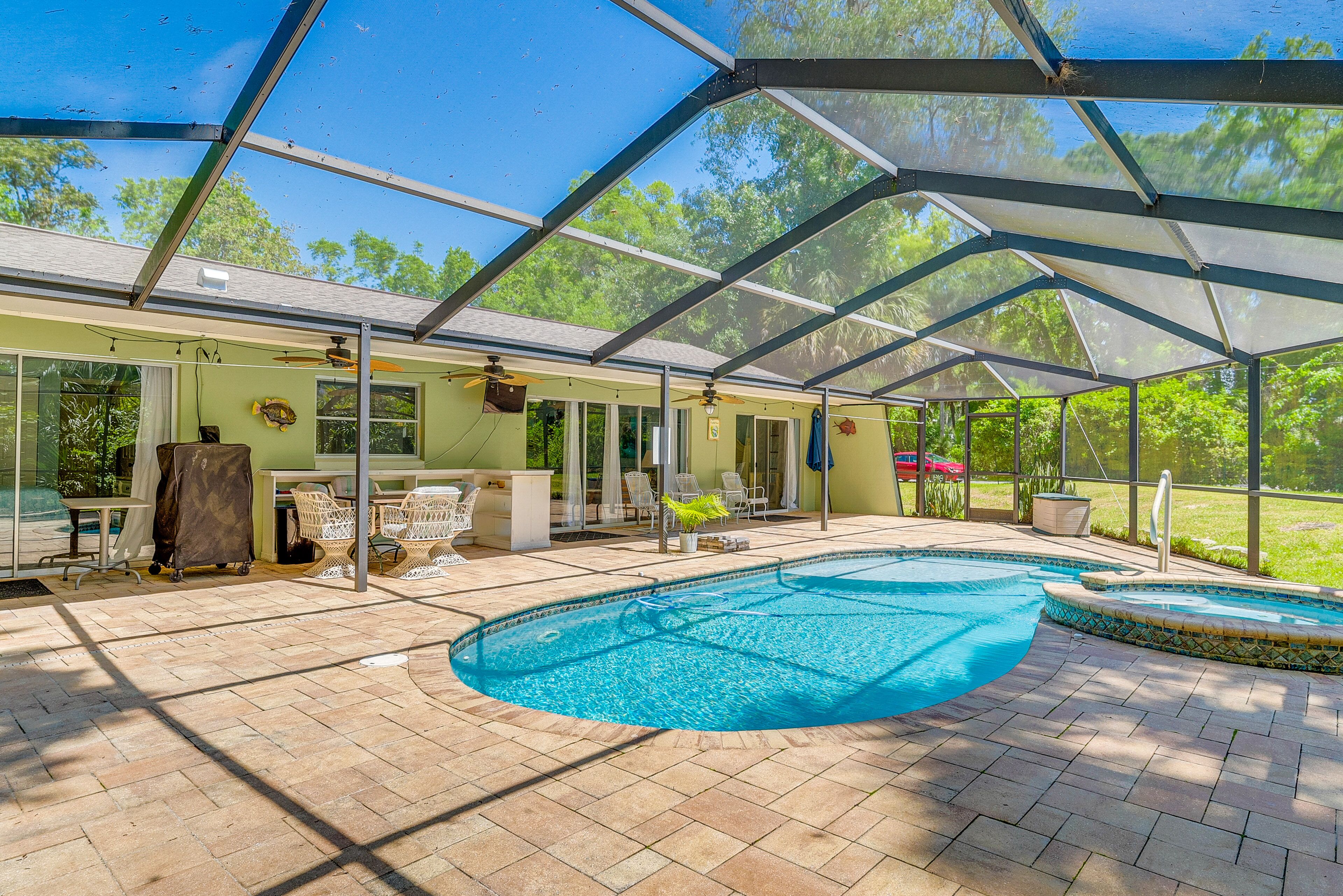 Lovely Crystal River Home w/ Lanai & Pool!