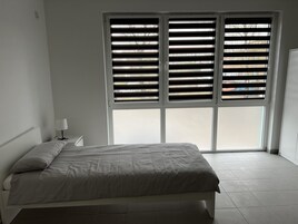 Basic dubbelrum - delat badrum - utsikt mot staden | Gratis wi-fi