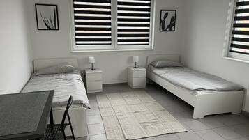 Basic Double Room, Shared Bathroom, City View | WiFi (free)