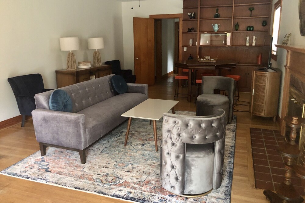 Sleeps 14 6 Bdrms 3.5 baths Enjoy your privacy & Bluegrass, Bourbon, and BBQ!