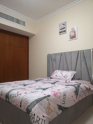 2 quartos, ferros/tábuas de passar roupa, Wi-Fi de cortesia