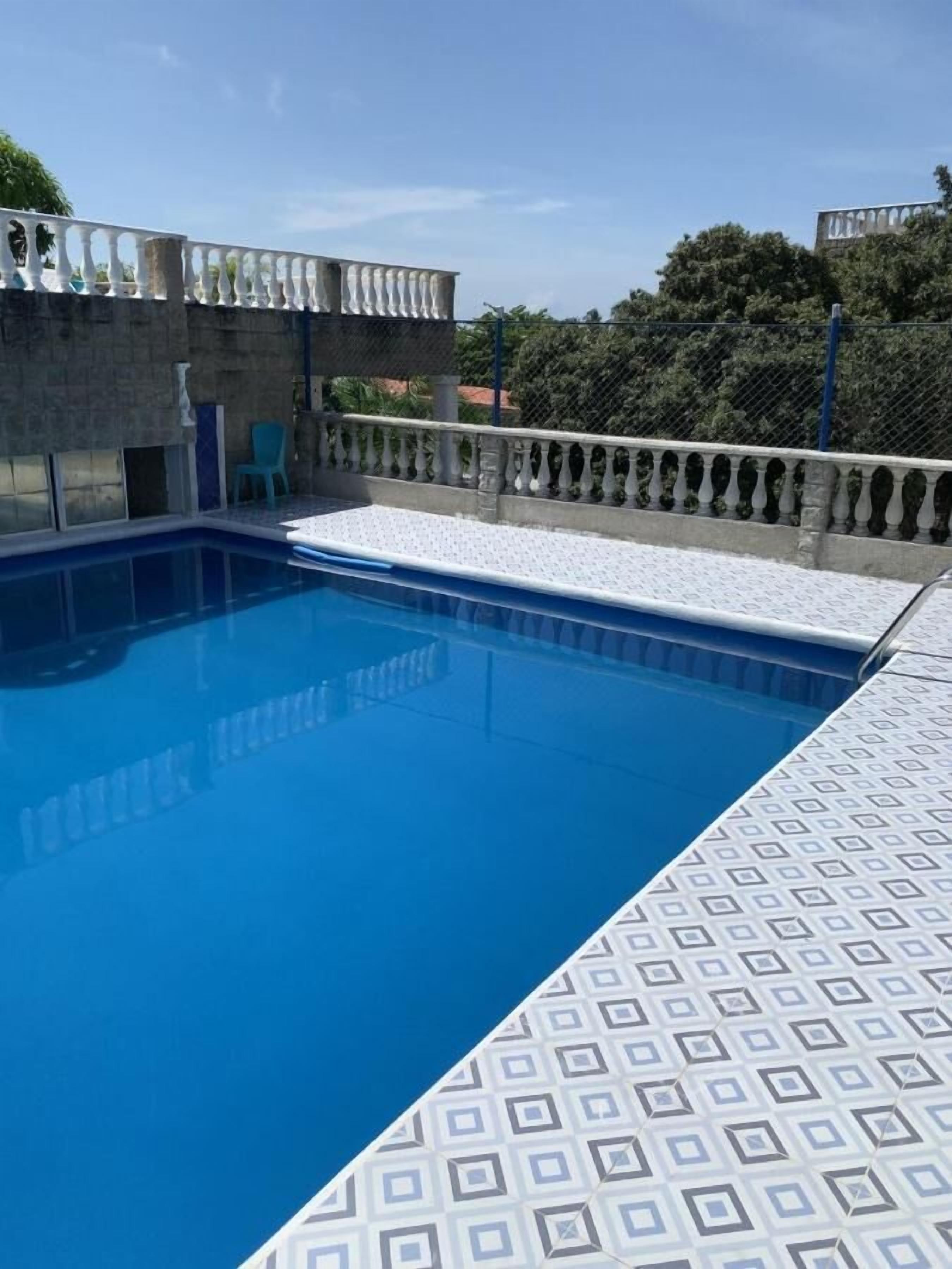 outdoor pool, open 10:00 am to 10:00 pm, pool loungers