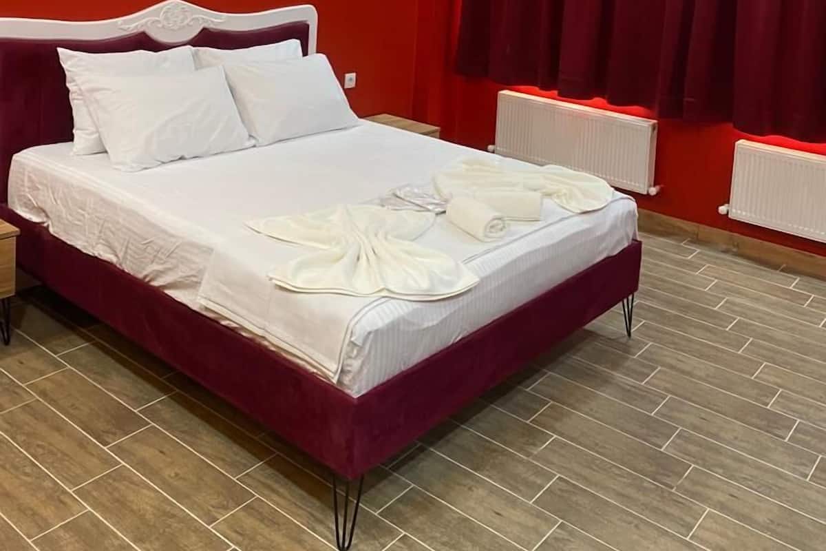Comfort Double Room | Premium bedding, minibar, individually decorated, desk