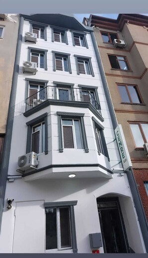 Front of property - Cemre Suit (Istanbul)