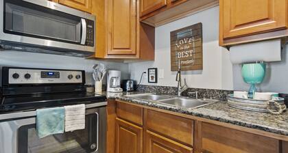 5 Min Walk to Beach 🏝️ Recently Updated! Pool, Patio, Grill & Bikes!