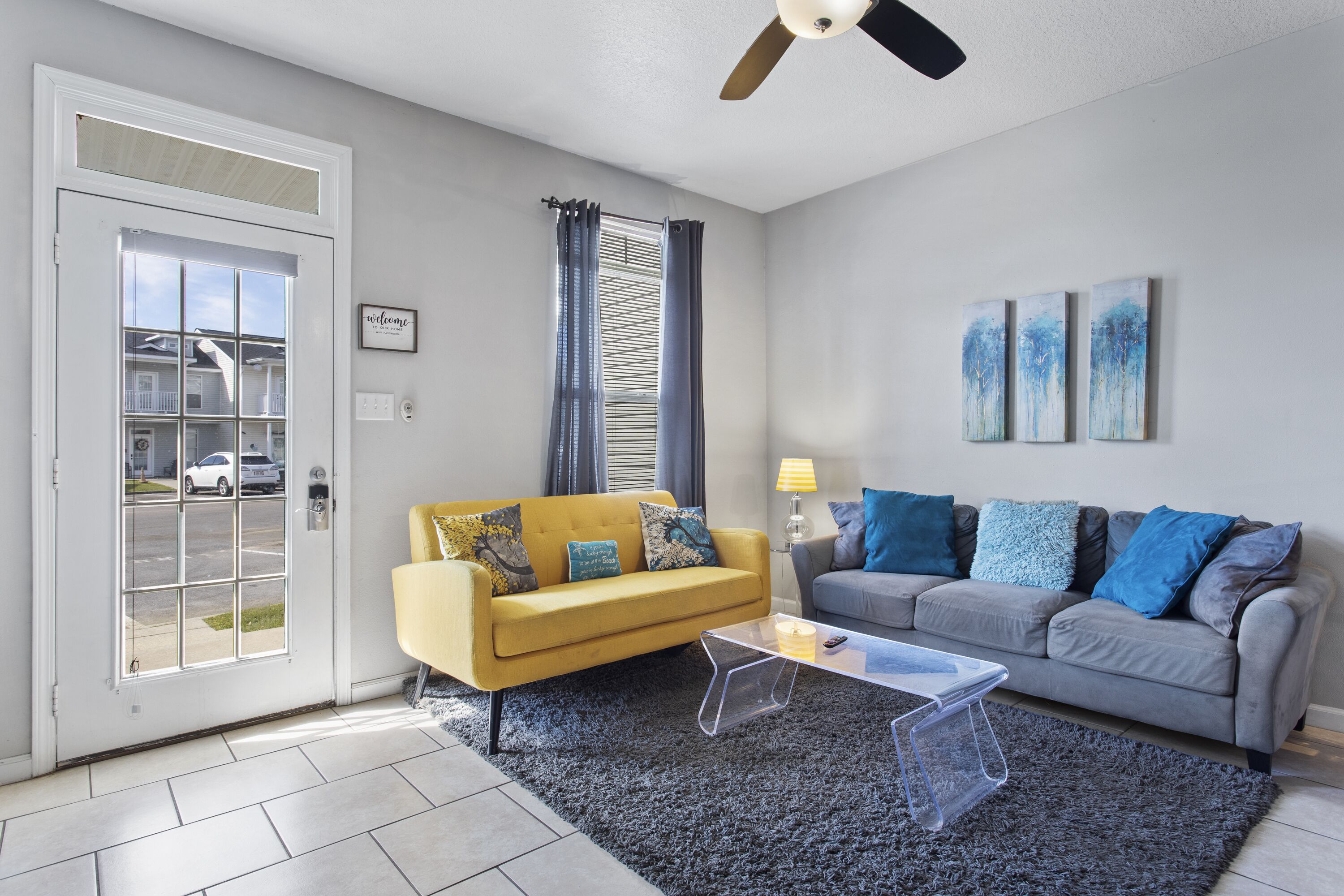 Pet Friendly! 5 Min Walk to Beach! Newly Updated! Pool, Patio, Grill & Bikes!! 