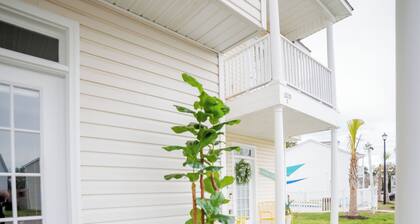 5 Min Walk to Beach 🏝️ Recently Updated! Pool, Patio, Grill in Gated Community ☀️