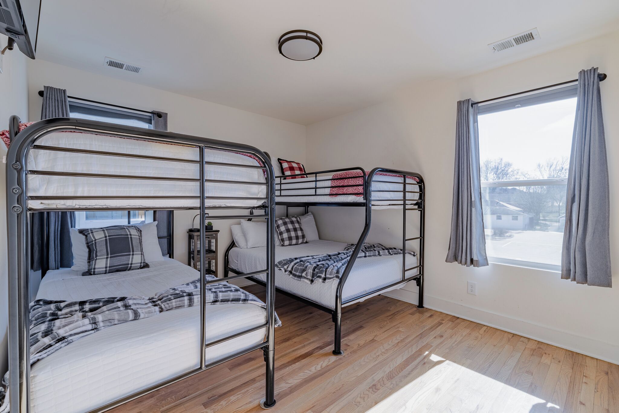 3 bedrooms, iron/ironing board, travel crib, WiFi