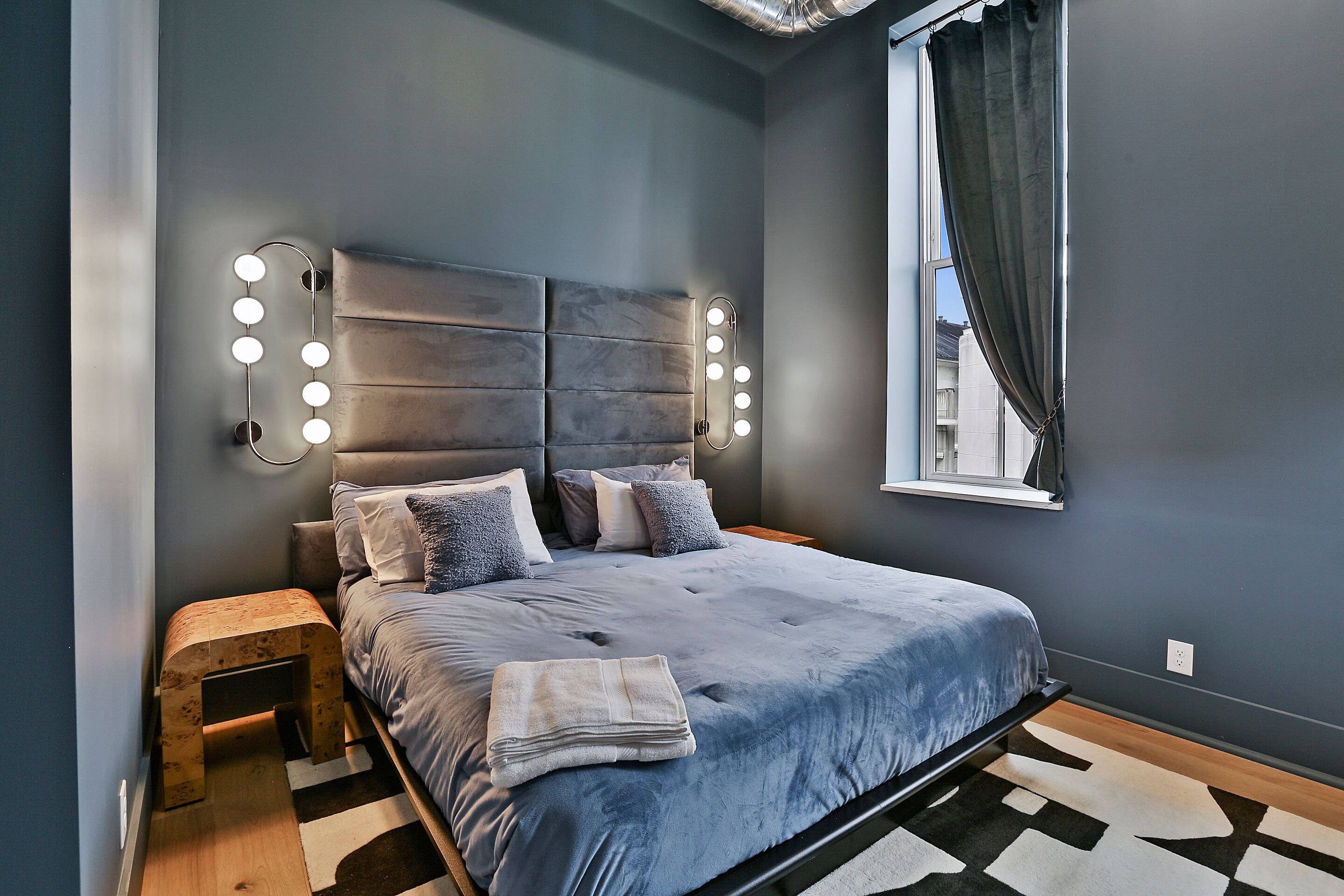 NEW Bourbon Trail Luxury Loft in Downtown Frankfort / 5 BR + 5 Bath / Sleeps 10