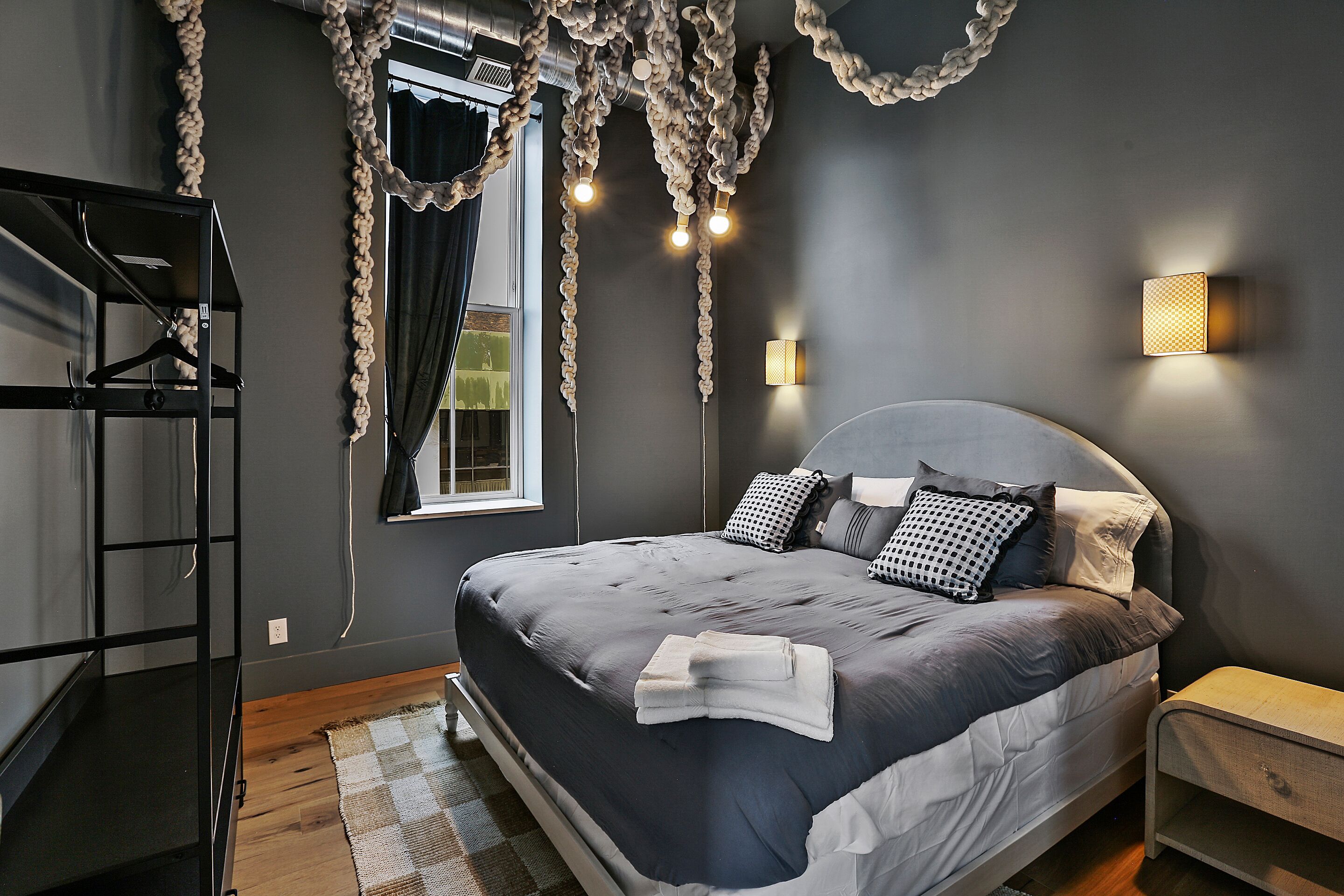 NEW Bourbon Trail Luxury Loft in Downtown Frankfort / 5 BR + 5 Bath / Sleeps 10