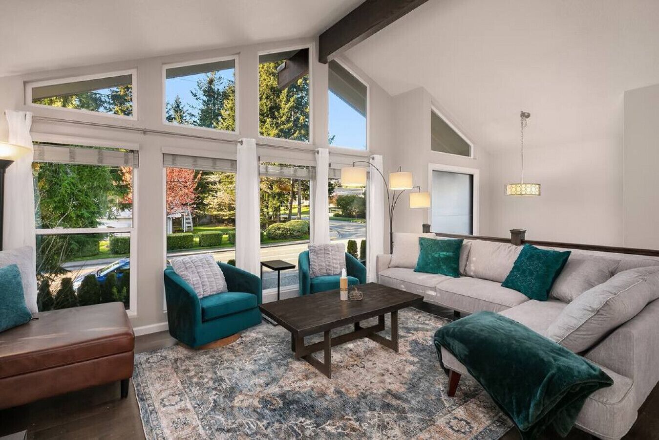 Beautiful & Spacious 4 Bed w/ AC, 2 living rooms