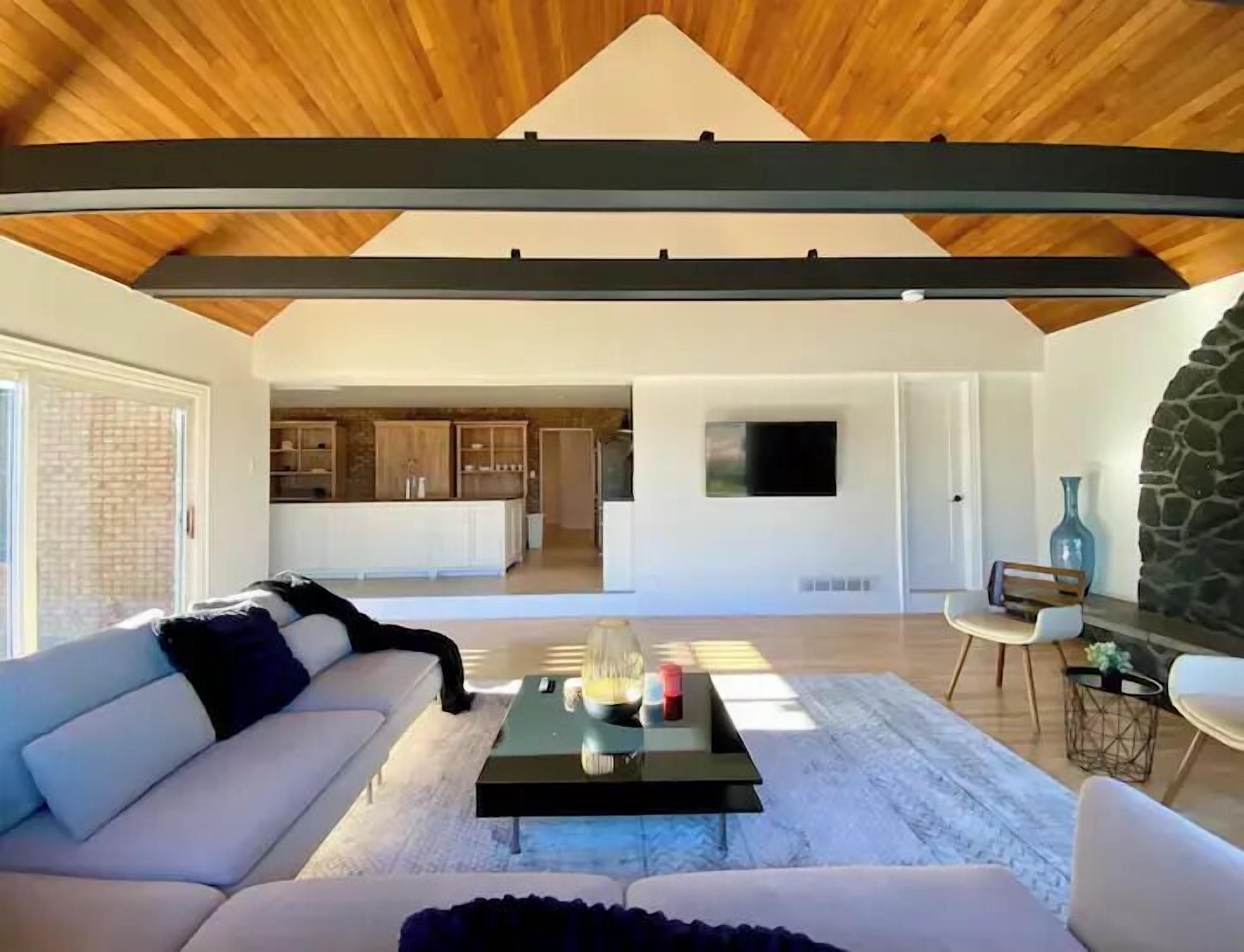 5000 Sq Ft of Peace and Serenity