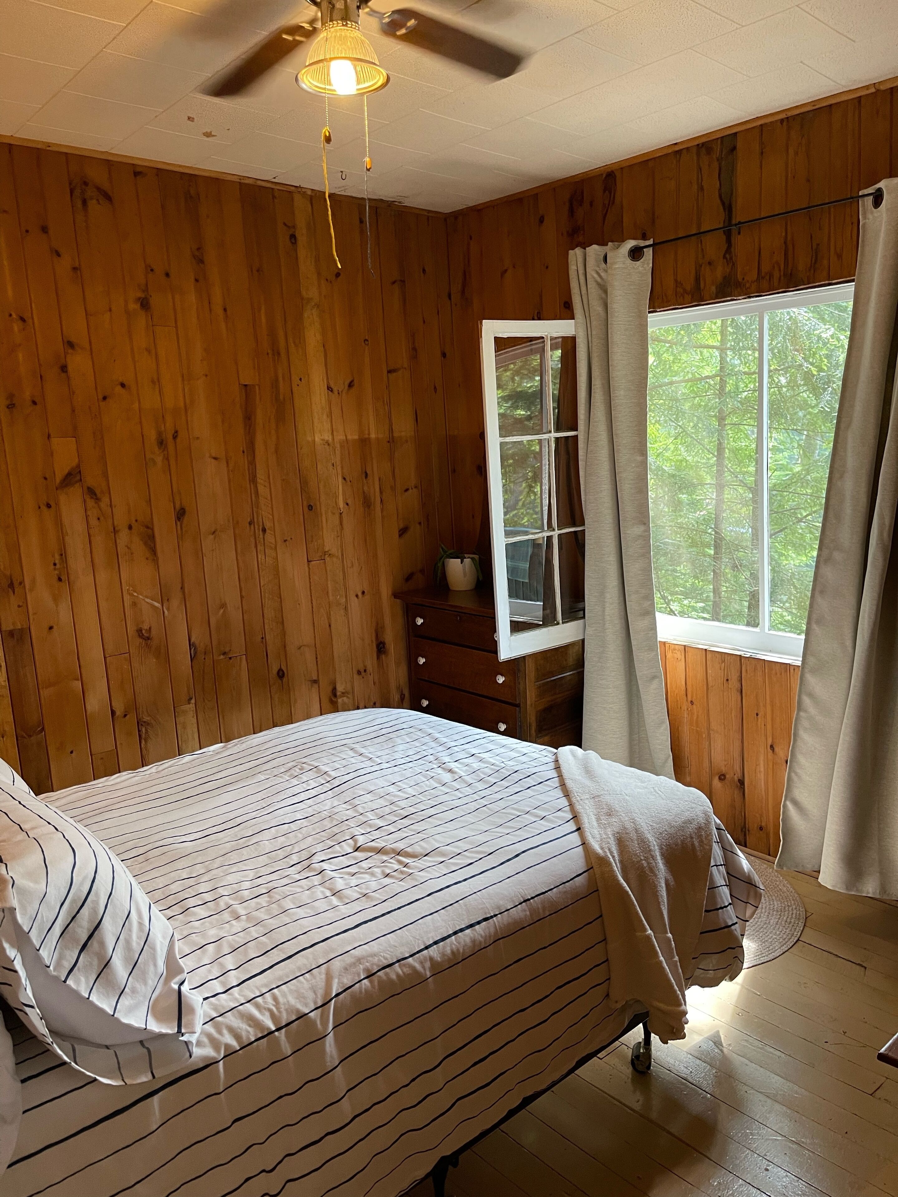 Cozy Cottage Nestled Along the Gull River