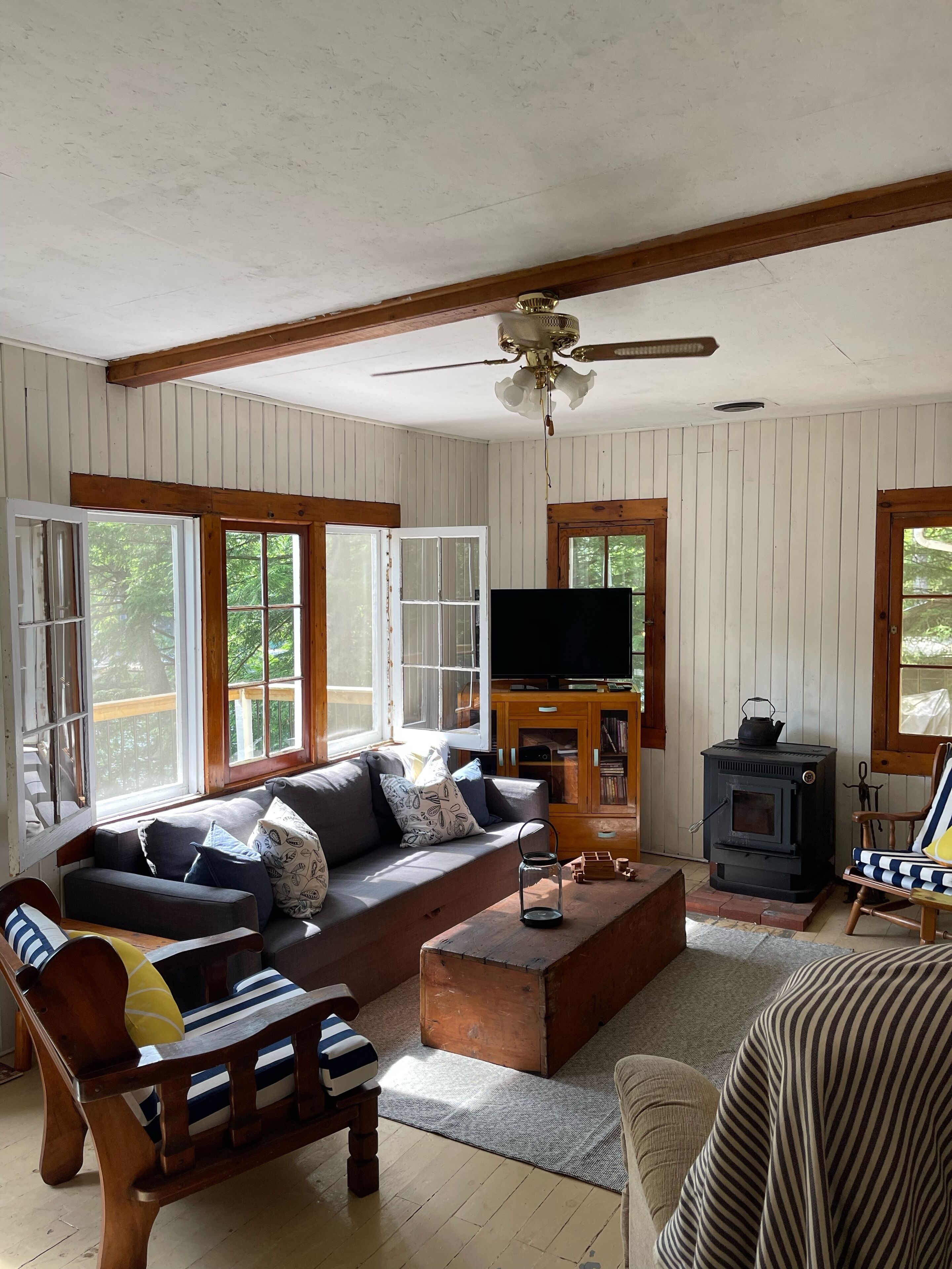 Cozy Cottage Nestled Along the Gull River
