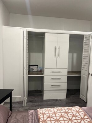 1 habitación, wifi y ropa de cama