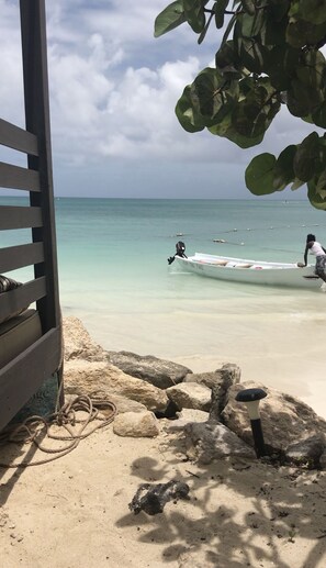 Beach - Peaceful, beautiful 2-Floor Apt (Hodges Bay)