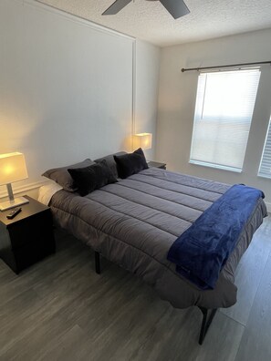 4 habitaciones, tabla de planchar con plancha, wifi y ropa de cama 