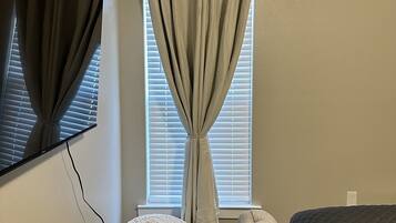 2 habitaciones, tabla de planchar con plancha, wifi y ropa de cama