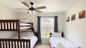 4 bedrooms, desk, travel crib, WiFi (free)