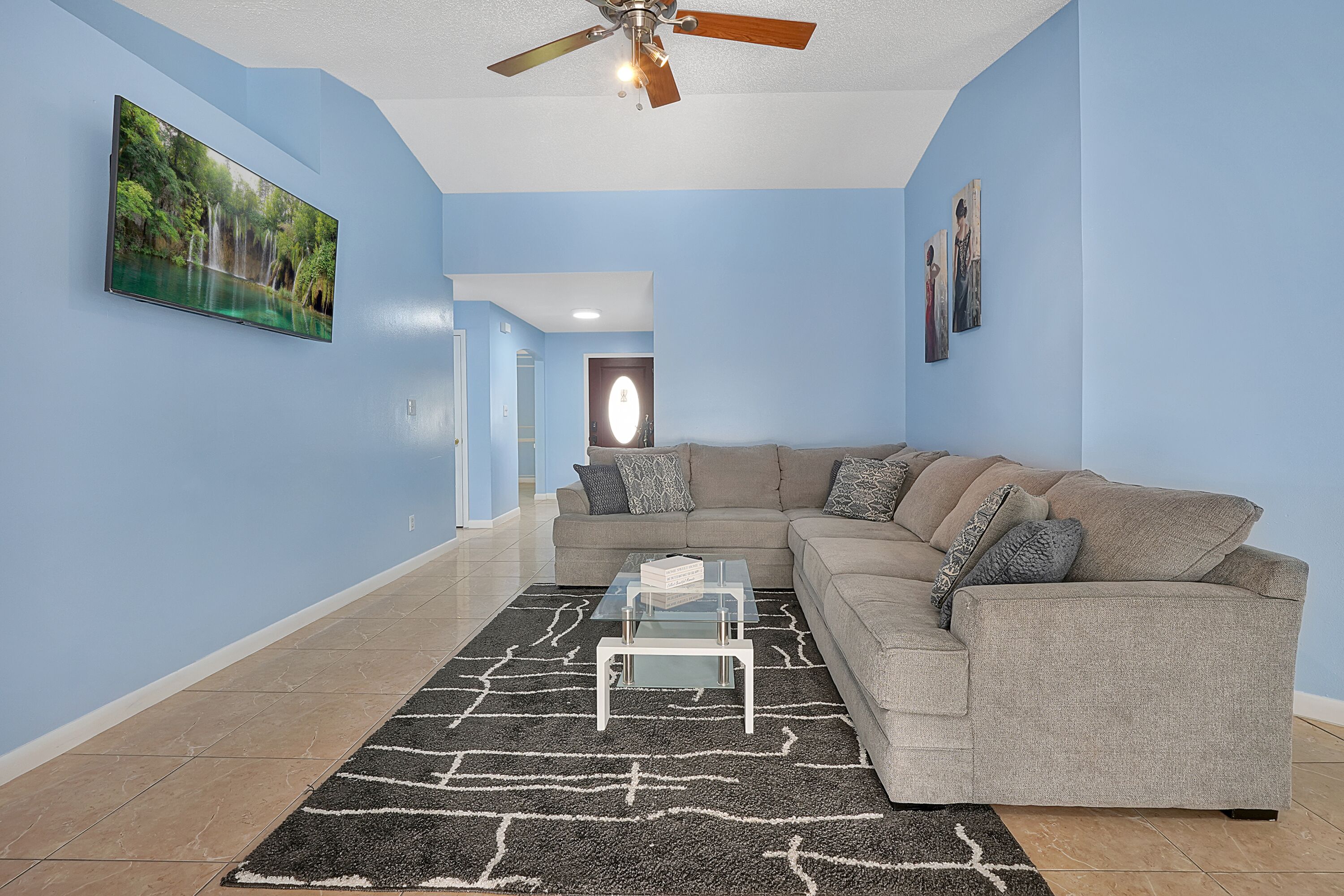 Luxury Villa in Orlando 4BD/2.5BA - Just 14 minutes away from Disney