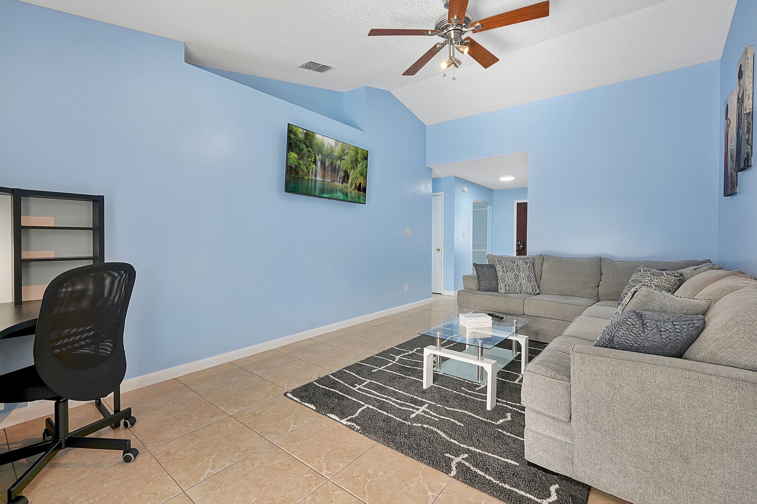 Luxury Villa in Orlando 4BD/2.5BA - Just 14 minutes away from Disney