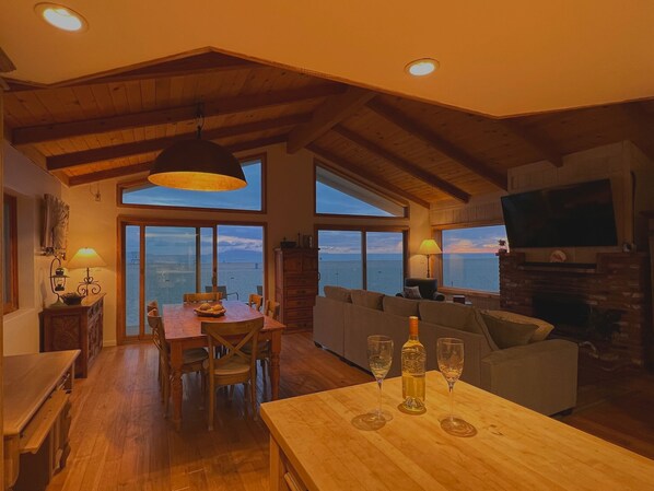 Smart TV, fireplace, DVD player, books