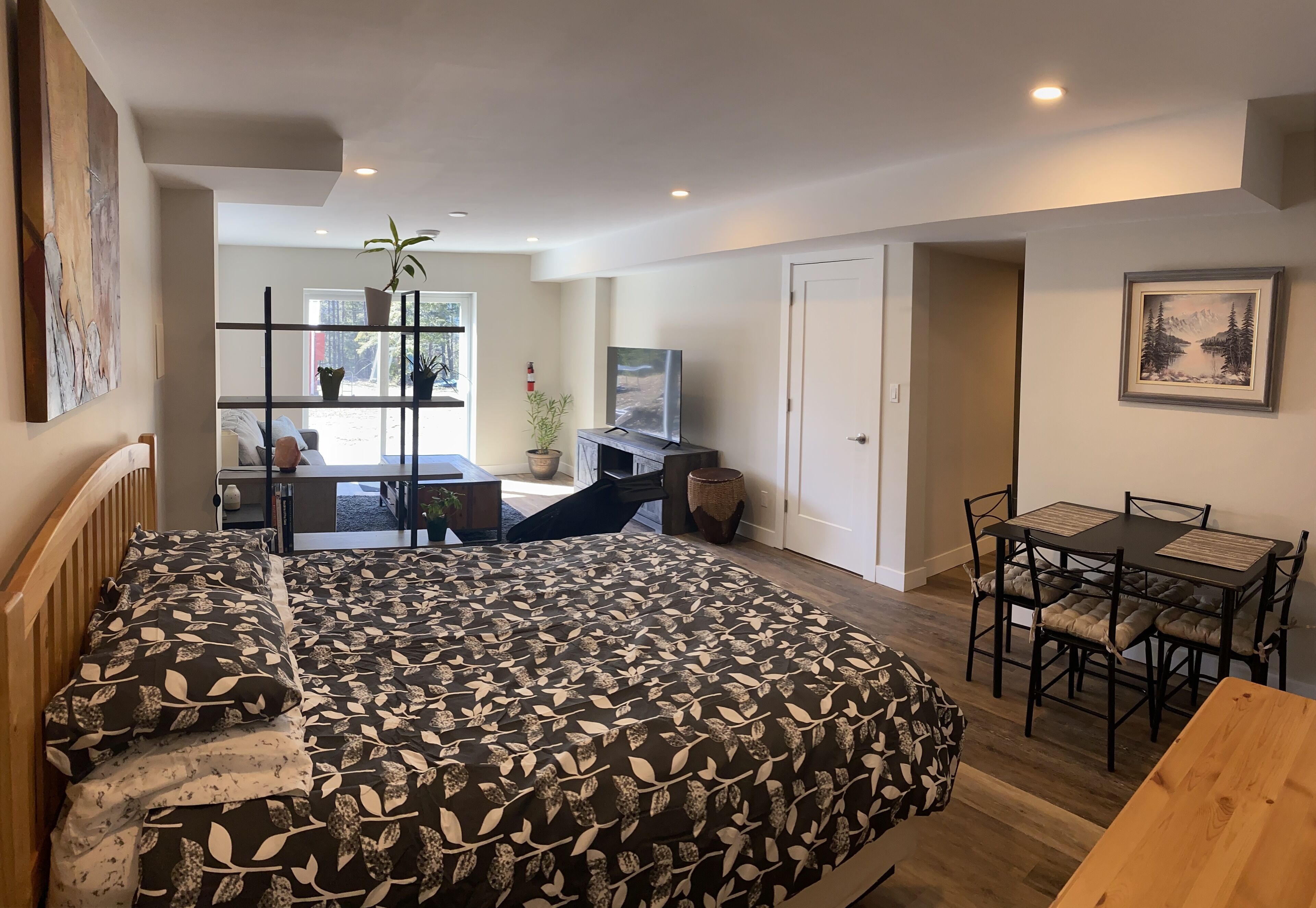 A tranquille nature escape:  outdoor activities galore- and minutes to the city.