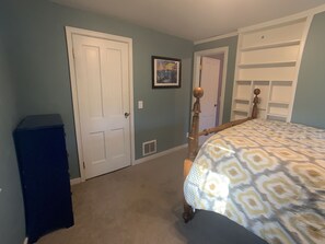 3 bedrooms, desk, free WiFi, bed sheets