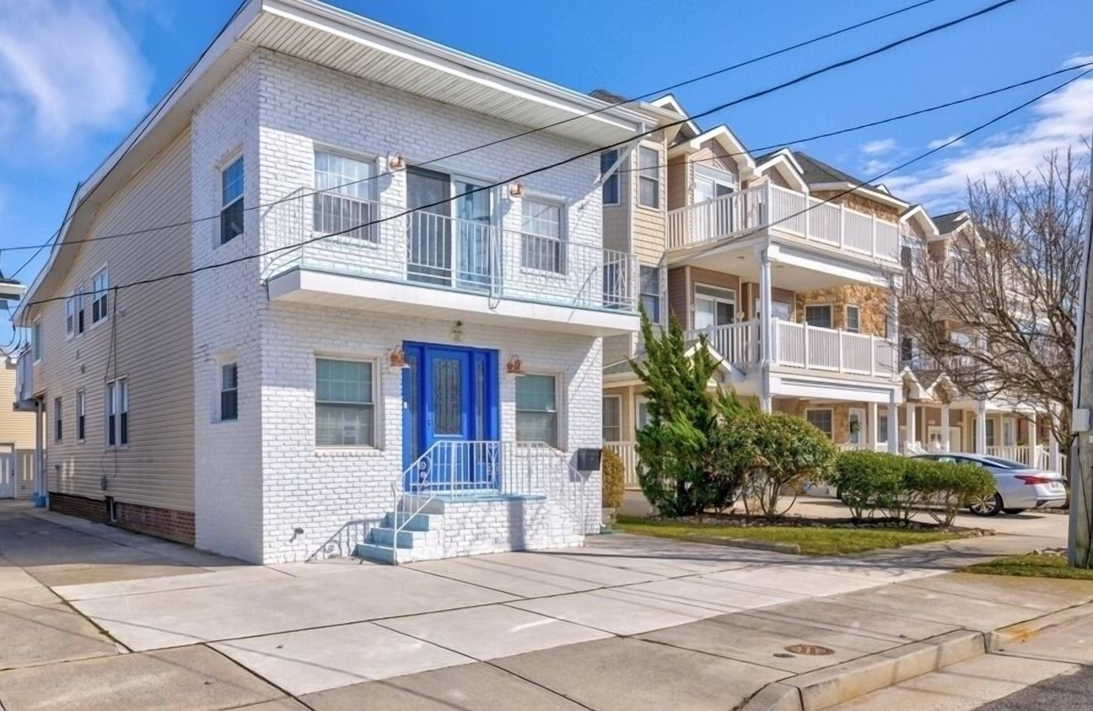 OCEAN VIEW HOUSE A BLOCK FROM THE BEACH AND BOARDS! WHOLE HOUSE RENTAL!