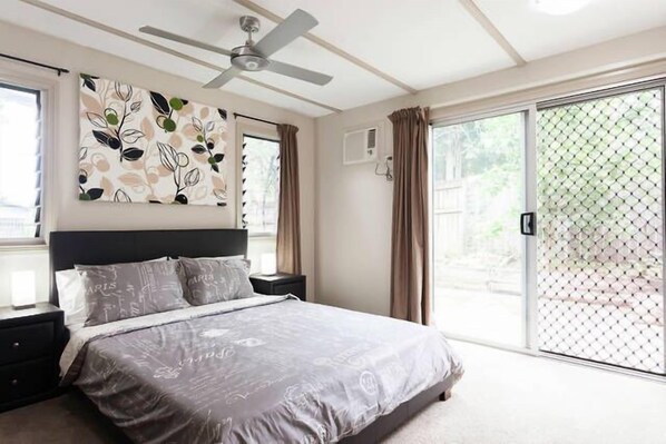 1 bedroom, iron/ironing board, travel cot, free WiFi - Modern & Cosy Granny Flat in Cairns- WiFi included (Whitfield)