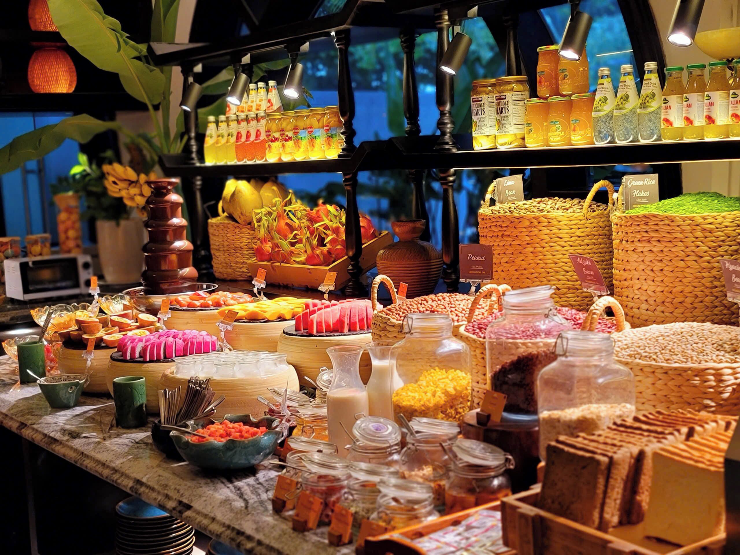 Free daily buffet breakfast