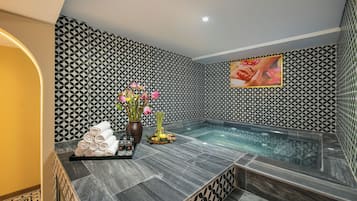 Indoor spa tub