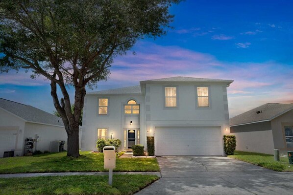 Exterior - Extremely Clean! Extremely Spacious! Extremely Close to you favorite Theme Parks (Davenport)