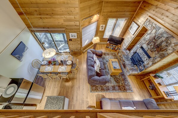 Smart TV, fireplace