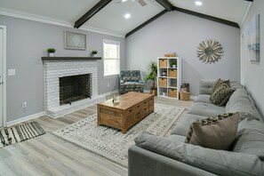 Smart TV, chimenea y videojuegos 