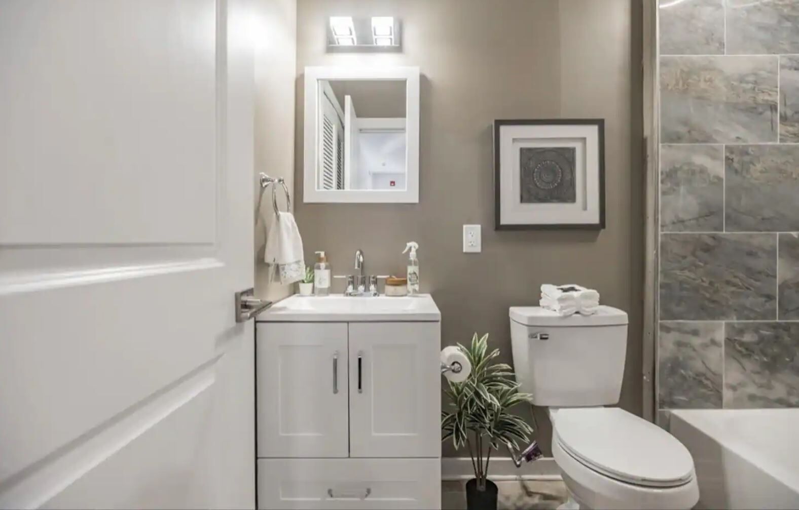 Illustrious 1 bed room suite! 