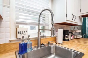 Interior - Simple & Sweet 2 BR 1 BA Home in Lansing - Cynwood (Lansing)