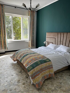2 bedrooms, internet, bed sheets