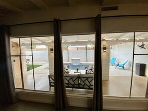 المنشأة من الداخل